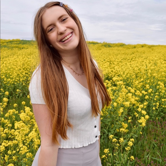 Meet your Posher! - Picture 3 of 4